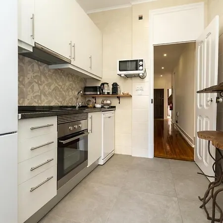 Retro M2 R4 - Lovely Double With Shared Bathroom Vendégház