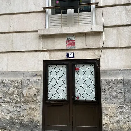 Vendégház Retro M2 R4 - Lovely Double With Shared Bathroom 3*