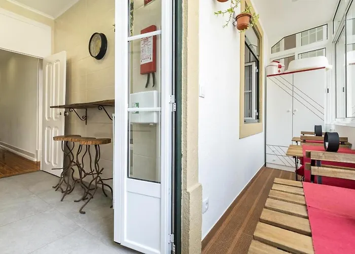 Retro M2 R4 - Lovely Double With Shared Bathroom 3* Lizbona