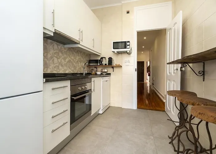 Retro M2 R4 - Lovely Double With Shared Bathroom Guest house