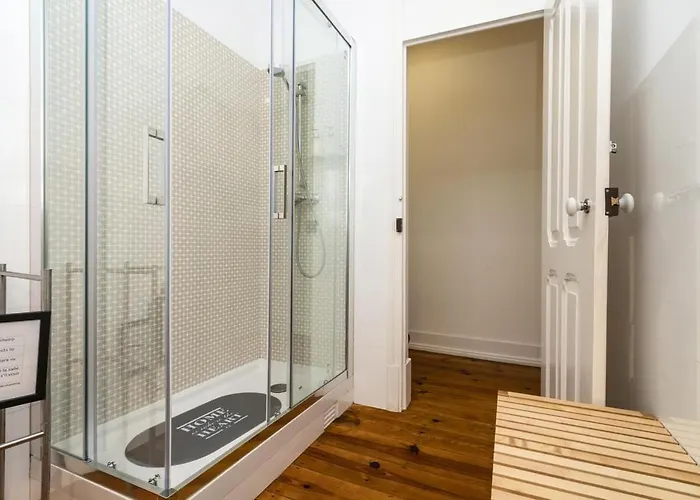 Retro M2 R4 - Lovely Double With Shared Bathroom 3*