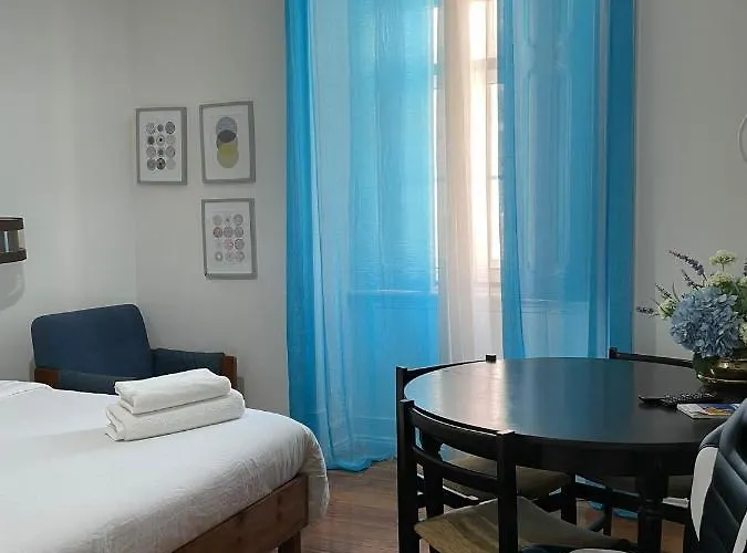 Retro M2 R4 - Lovely Double With Shared Bathroom Guest house 3*