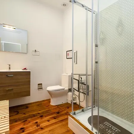Retro M2 R4 - Lovely Double With Shared Bathroom Guest house *