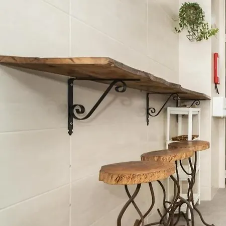 Retro M2 R4 - Lovely Double With Shared Bathroom 3*